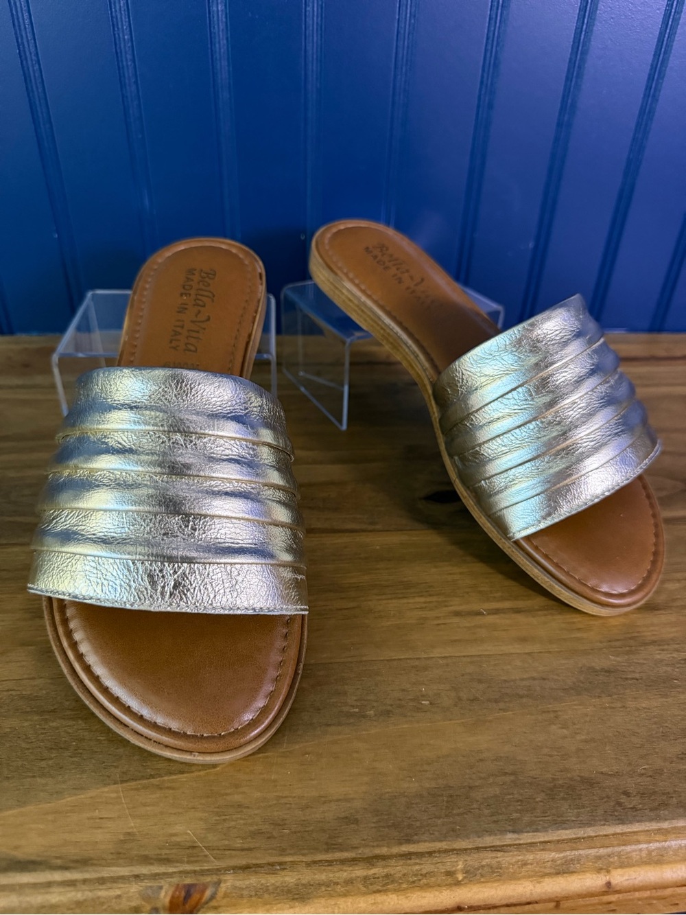 NIB Bella Vita Rya-Italy Champagne Italian Leather Slides 6 WW